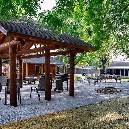Big River Escape Riverside Cabins Buffalo City Exterior photo
