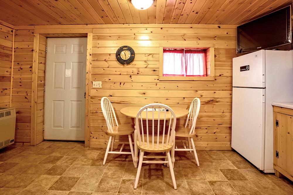 Big River Escape Riverside Cabins Buffalo City Exterior photo